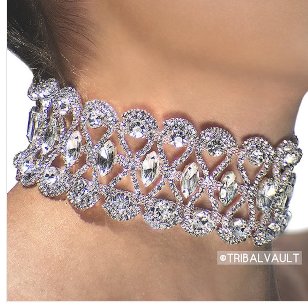 Rhinestone choker necklace, in silver